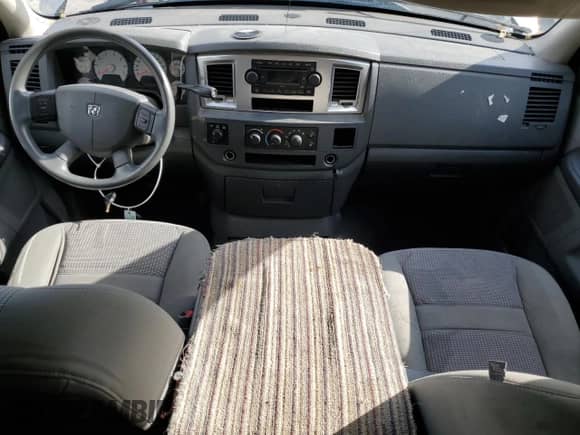 2007 Dodge 1500 SLT z VIN 1D7HU18257S135949, wystawiony jako Copart lot #87294805 z przebiegiem 168 407 mil mil oraz Czysty tytuł • Clean title. Historia ofert i sprzedaży dostępna na DreamBid. Obrazek 8.