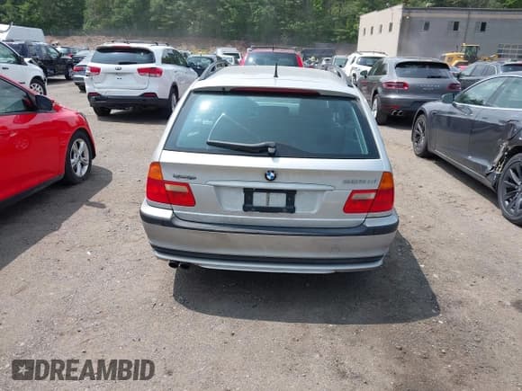 ✅ 2002 BMW 3 Series 325xi • VIN: WBAEP33422PF00009 • Lot: 42371590. Wystawiony na IAAI z przebiegiem 361 936 mil. Bezpłatny archiwum sprzedaży aukcyjnych z USA i szczegółowy raport historii pojazdu na DreamBid. Zdjęcie 13.