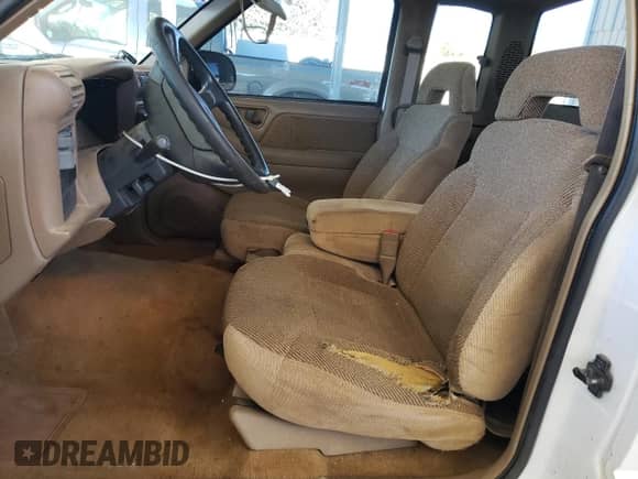 1997 Chevrolet S-10 LS с VIN 1GCDT19X3V8165967, выставлен на аукционе Copart как лот 81527634 с пробегом 228 491 миль миль и Списание • Salvage title. История ставок и продаж доступна на DreamBid. Изображение 7.