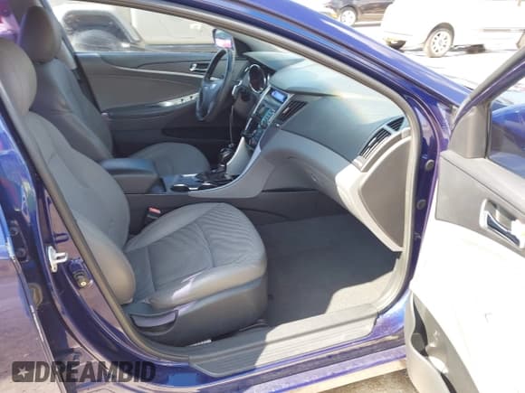 ✅ 2011 Hyundai Sonata Limited • VIN: 5NPEC4AC4BH022179 • Lot: 43304712. Listed on IAAI with 124,189 mi. Free auction sales archive from the USA and detailed vehicle history report at DreamBid. Image 5.