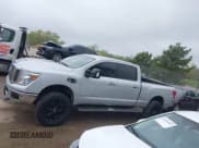 ✅ 2018 Nissan Titan Platinum Reserve • VIN: 1N6BA1F45JN517673 • Lot: 42260378. Wystawiony na IAAI z przebiegiem 92 050 mil. Bezpłatny archiwum sprzedaży aukcyjnych z USA i szczegółowy raport historii pojazdu na DreamBid. Zdjęcie 14.