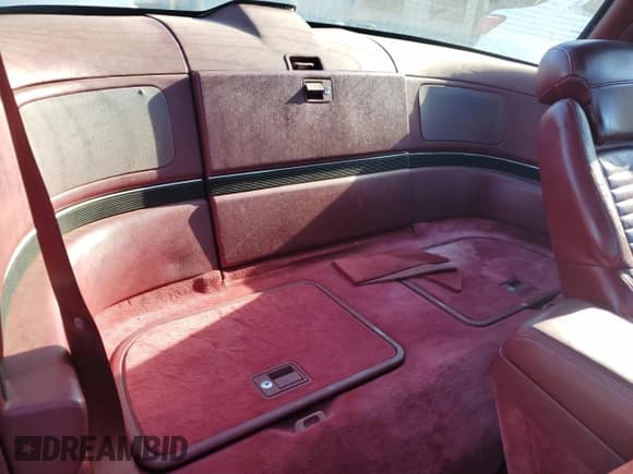 ✅ 1990 Buick Reatta • VIN: 1G4EC13C4LB905516 • Lot: 73416854. Wystawiony na Copart z przebiegiem 116 396 mil. Bezpłatny archiwum sprzedaży aukcyjnych z USA i szczegółowy raport historii pojazdu na DreamBid. Zdjęcie 10.