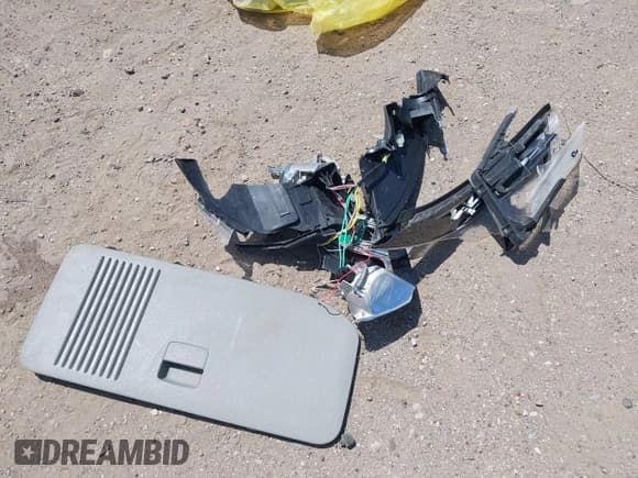 ✅ 2016 Kia Sedona SX • VIN: KNDMC5C13G6207323 • Lot: 42010932. Listed on IAAI with 121,218 mi. Free auction sales archive from the USA and detailed vehicle history report at DreamBid. Image 12.