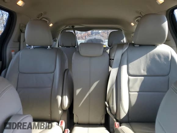 ✅ 2017 Toyota Sienna XLE Premium • VIN: 5TDYZ3DC7HS823158 • Lot: 91221825. Wystawiony na Copart z przebiegiem 71 659 mil. Bezpłatny archiwum sprzedaży aukcyjnych z USA i szczegółowy raport historii pojazdu na DreamBid. Zdjęcie 10.