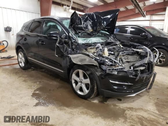 ✅ 2017 Lincoln MKC Premiere • VIN: 5LMCJ1D93HUL36232 • Lot: 52077725. Wystawiony na Copart z przebiegiem 60 372 mil. Bezpłatny archiwum sprzedaży aukcyjnych z USA i szczegółowy raport historii pojazdu na DreamBid. Zdjęcie 4.