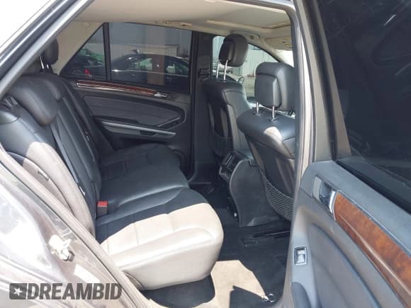 ✅ 2010 Mercedes-Benz M 350 • VIN: 4JGBB8GBXAA573147 • Lot: 42923203. Listed on IAAI with 179,727 mi. Free auction sales archive from the USA and detailed vehicle history report at DreamBid. Image 8.