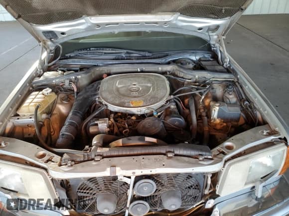 ✅ 1991 Mercedes-Benz 420 SEL • VIN: WDBCA35E4MA606626 • Лот: 83870934. Опубликован ранее на Copart с пробегом 64 059 миль. Бесплатный доступ к архиву аукционных продаж из США и подробный отчёт об истории автомобиля на DreamBid. Изображение 11.