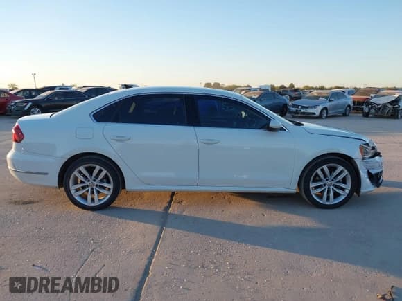 ✅ 2018 Volkswagen Passat SE • VIN: 1VWBA7A38JC006214 • Lot: 43627748. Listed on IAAI with 142,802 mi. Free auction sales archive from the USA and detailed vehicle history report at DreamBid. Image 13.