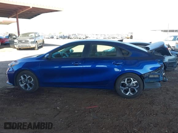 ✅ 2021 Kia Forte LXS • VIN: 3KPF24AD4ME304832 • Lot: 43526030. Wystawiony na IAAI z przebiegiem 112 077 mil. Bezpłatny archiwum sprzedaży aukcyjnych z USA i szczegółowy raport historii pojazdu na DreamBid. Zdjęcie 15.