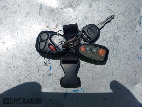 ✅ 2001 Chevrolet Suburban LS • VIN: 3GNEC16T41G229760 • Лот: 42976926. Опубликован ранее на IAAI с пробегом 255 993 миль. Бесплатный доступ к архиву аукционных продаж из США и подробный отчёт об истории автомобиля на DreamBid. Изображение 11.