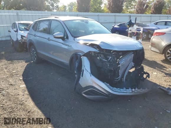 ✅ 2024 Volkswagen Tiguan S • VIN: 3VVFB7AX9RM055373 • Лот: 70311965. Опубликован ранее на Copart с пробегом 26 021 миль. Бесплатный доступ к архиву аукционных продаж из США и подробный отчёт об истории автомобиля на DreamBid. Изображение 4.