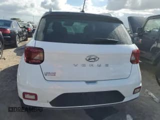 ✅ 2024 Hyundai Venue SEL • VIN: KMHRC8A35RU309244 • Lot: 77215544. Wystawiony na Copart z przebiegiem 10 198 mil. Bezpłatny archiwum sprzedaży aukcyjnych z USA i szczegółowy raport historii pojazdu na DreamBid. Zdjęcie 6.