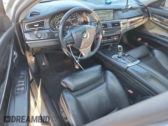 ✅ 2012 BMW 7 Series 750i • VIN: WBAKA8C52CCY37862 • Лот: 93154825. Опубликован ранее на Copart с пробегом 123 867 миль. Бесплатный доступ к архиву аукционных продаж из США и подробный отчёт об истории автомобиля на DreamBid. Изображение 8.