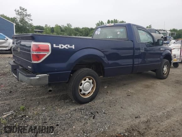 ✅ 2011 Ford F-150 XL • VIN: 1FTMF1EM7BKD15998 • Lot: 62637775. Listed on Copart with 84,315 mi. Free auction sales archive from the USA and detailed vehicle history report at DreamBid. Image 3.