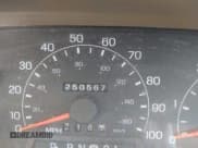 ✅ 2001 Ford F-350 XL • VIN: 1FTSW31S21EB35087 • Лот: 43444803. Опубликован ранее на IAAI с пробегом 250 567 миль. Бесплатный доступ к архиву аукционных продаж из США и подробный отчёт об истории автомобиля на DreamBid. Изображение 7.