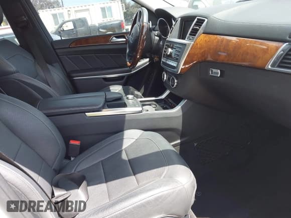 ✅ 2015 Mercedes-Benz GL 550 • VIN: 4JGDF7DE4FA479407 • Лот: 42261499. Опубликован ранее на IAAI с пробегом 93 462 миль. Бесплатный доступ к архиву аукционных продаж из США и подробный отчёт об истории автомобиля на DreamBid. Изображение 5.