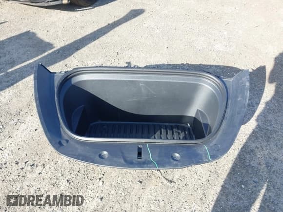 ✅ 2024 Tesla Model Y Long Range • VIN: 7SAYGDEE9RF199805 • Lot: 42018221. Wystawiony na IAAI z przebiegiem 7 359 mil. Bezpłatny archiwum sprzedaży aukcyjnych z USA i szczegółowy raport historii pojazdu na DreamBid. Zdjęcie 20.