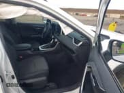 ✅ 2023 Toyota RAV4 Hybrid Woodland • VIN: 2T3UWRFV6PW176631 • Лот: 43623832. Опубликован ранее на IAAI с пробегом 26 041 миль. Бесплатный доступ к архиву аукционных продаж из США и подробный отчёт об истории автомобиля на DreamBid. Изображение 5.