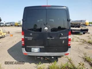✅ 2011 Freightliner Sprinter • VIN: WCDPE7CC3B5569920 • Lot: 59002805. Wystawiony na Copart z przebiegiem 117 006 mil. Bezpłatny archiwum sprzedaży aukcyjnych z USA i szczegółowy raport historii pojazdu na DreamBid. Zdjęcie 6.