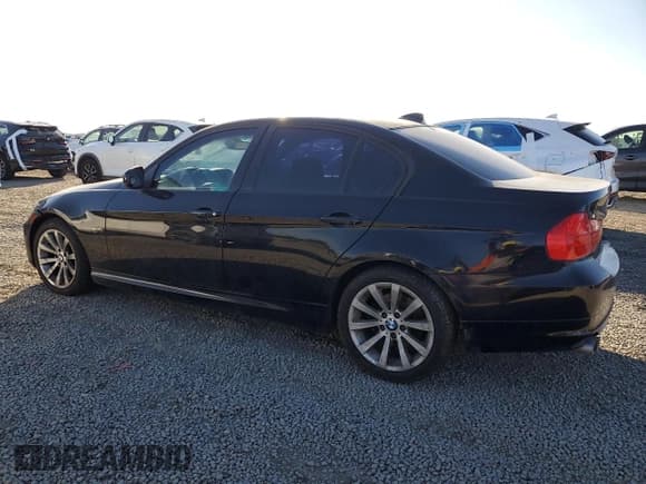 ✅ 2011 BMW 3 Series 328i • VIN: WBAPH5C5XBF093179 • Lot: 91290265. Listed on Copart with 205,333 mi. Free auction sales archive from the USA and detailed vehicle history report at DreamBid. Image 2.