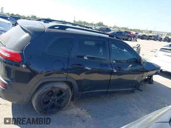 ✅ 2016 Jeep Cherokee Sport • VIN: 1C4PJLAB1GW324322 • Лот: 40495263. Опубликован ранее на IAAI с пробегом 172 654 миль. Бесплатный доступ к архиву аукционных продаж из США и подробный отчёт об истории автомобиля на DreamBid. Изображение 14.