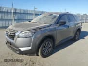 ✅ 2024 Nissan Pathfinder S • VIN: 5N1DR3AC4RC246686 • Lot: 67145305. Wystawiony na Copart z przebiegiem 26 014 mil. Bezpłatny archiwum sprzedaży aukcyjnych z USA i szczegółowy raport historii pojazdu na DreamBid. Zdjęcie 1.