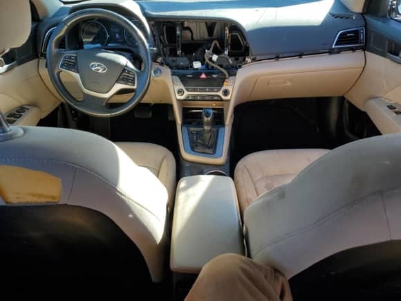 ✅ 2018 Hyundai Elantra SEL • VIN: 5NPD84LF2JH273575 • Lot: 80671805. Wystawiony na Copart z przebiegiem 59 883 mil mil. Skorzystaj z bezpłatnego archiwum sprzedaży aukcyjnych z USA i zobacz szczegółowy raport historii pojazdu na DreamBid. Zdjęcie 8.