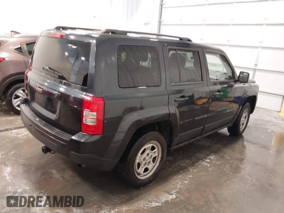 ✅ 2015 Jeep Patriot Altitude • VIN: 1C4NJRBBXFD102560 • Lot: 42260925. Listed on IAAI with 183,056 mi. Free auction sales archive from the USA and detailed vehicle history report at DreamBid. Image 4.