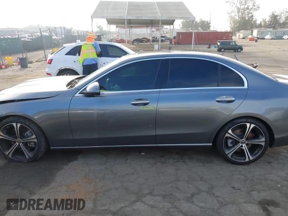 ✅ 2022 Mercedes-Benz C 300 • VIN: W1KAF4GB4NR037871 • Lot: 42719764. Wystawiony na IAAI z przebiegiem 29 602 mil. Bezpłatny archiwum sprzedaży aukcyjnych z USA i szczegółowy raport historii pojazdu na DreamBid. Zdjęcie 14.