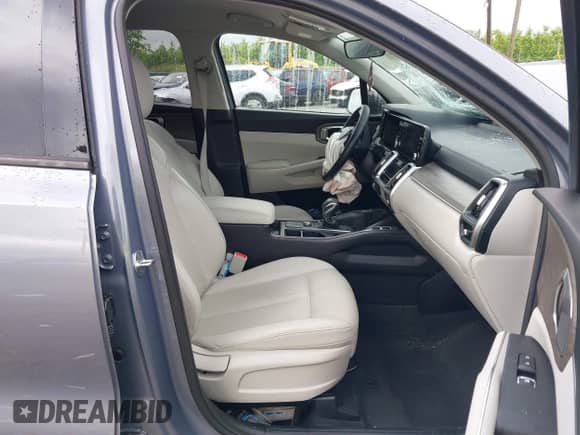 2022 Kia Sorento X-Line S z VIN 5XYRLDLC1NG085105, wystawiony jako IAAI lot #42375855 z przebiegiem 43 182 mil mil oraz . Historia ofert i sprzedaży dostępna na DreamBid. Obrazek 5.