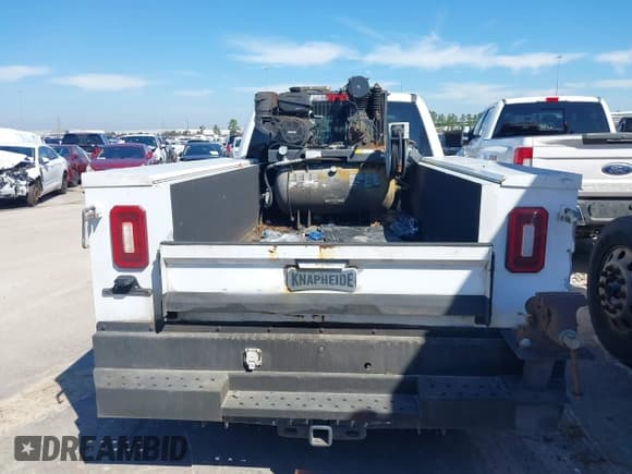 ✅ 2018 Ford F-250 XL • VIN: 1FT7X2A62JEC26554 • Лот: 41603638. Опубликован ранее на IAAI с пробегом 131 469 миль. Бесплатный доступ к архиву аукционных продаж из США и подробный отчёт об истории автомобиля на DreamBid. Изображение 16.