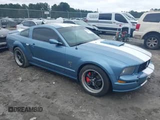 ✅ 2007 Ford Mustang GT Deluxe • VIN: 1ZVFT82HX75216807 • Лот: 43383897. Опубликован ранее на IAAI с пробегом 132 000 миль. Бесплатный доступ к архиву аукционных продаж из США и подробный отчёт об истории автомобиля на DreamBid. Изображение 1.
