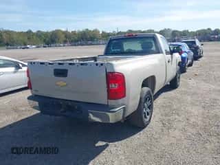 2008 Chevrolet Silverado 1500 Work Truck z VIN 1GCEC14X18Z323247, wystawiony jako IAAI lot #43355334 z przebiegiem 187 428 mil mil oraz . Historia ofert i sprzedaży dostępna na DreamBid. Obrazek 4.