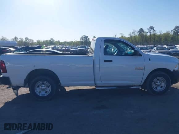 2016 Ram 1500 Tradesman z VIN 3C6JR6DG5GG239657, wystawiony jako IAAI lot #42068193 z przebiegiem 161 465 mil mil oraz . Historia ofert i sprzedaży dostępna na DreamBid. Obrazek 13.