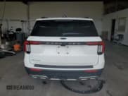 ✅ 2025 Ford Explorer Active • VIN: 1FMUK7DH9SGA42810 • Lot: 82742545. Wystawiony na Copart z przebiegiem 13 241 mil. Bezpłatny archiwum sprzedaży aukcyjnych z USA i szczegółowy raport historii pojazdu na DreamBid. Zdjęcie 6.