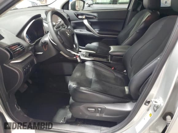 ✅ 2023 Mitsubishi Eclipse Cross SE • VIN: JA4ATWAAXPZ051866 • Lot: 68204255. Wystawiony na Copart z przebiegiem 28 043 mil. Bezpłatny archiwum sprzedaży aukcyjnych z USA i szczegółowy raport historii pojazdu na DreamBid. Zdjęcie 7.