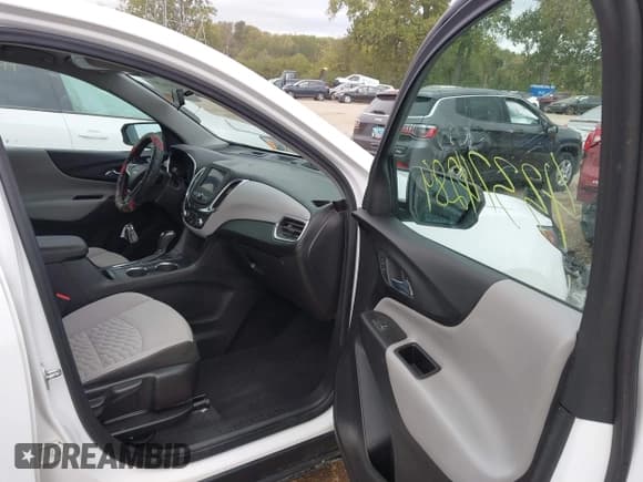 ✅ 2020 Chevrolet Equinox LS • VIN: 3GNAXHEV3LS689734 • Lot: 43374289. Wystawiony na IAAI z przebiegiem 131 550 mil. Bezpłatny archiwum sprzedaży aukcyjnych z USA i szczegółowy raport historii pojazdu na DreamBid. Zdjęcie 5.