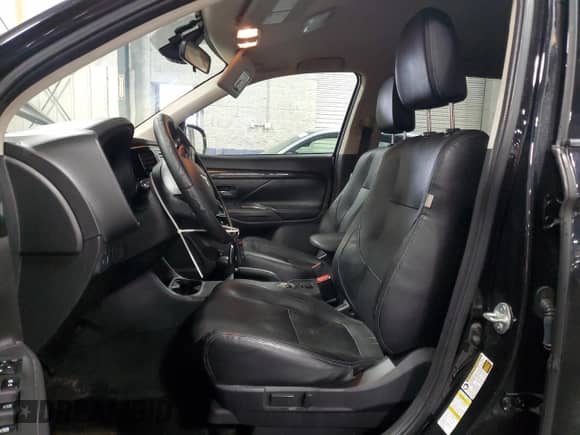 2016 Mitsubishi Outlander SE с VIN JA4AZ3A33GZ057264, выставлен на аукционе Copart как лот 69369875 с пробегом 162 081 миль миль и Списание • Salvage title. История ставок и продаж доступна на DreamBid. Изображение 7.