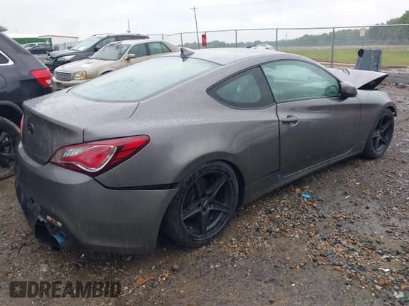 ✅ 2013 Hyundai Genesis Coupe Premium • VIN: KMHHT6KD5DU095906 • Lot: 42230462. Wystawiony na IAAI z przebiegiem 118 279 mil. Bezpłatny archiwum sprzedaży aukcyjnych z USA i szczegółowy raport historii pojazdu na DreamBid. Zdjęcie 4.