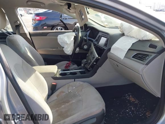 ✅ 2017 Hyundai Sonata SE • VIN: 5NPE24AF3HH579039 • Lot: 39765677. Wystawiony na IAAI z przebiegiem 95 568 mil. Bezpłatny archiwum sprzedaży aukcyjnych z USA i szczegółowy raport historii pojazdu na DreamBid. Zdjęcie 5.