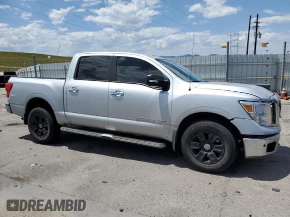 ✅ 2018 Nissan Titan SL • VIN: 1N6AA1E59JN542727 • Lot: 62706105. Listed on Copart with 30,745 mi. Free auction sales archive from the USA and detailed vehicle history report at DreamBid. Image 4.
