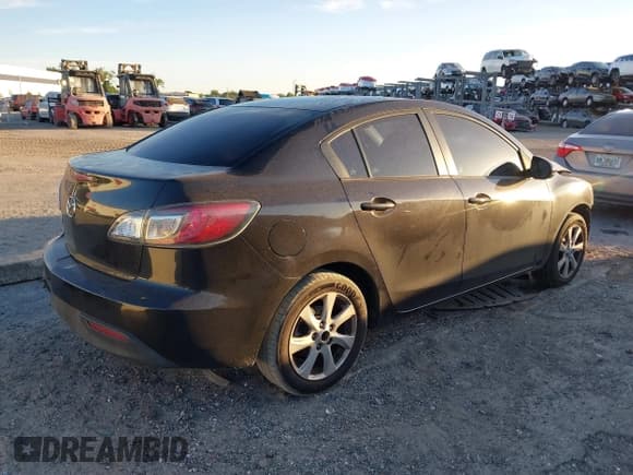 ✅ 2010 Mazda 3 i SV • VIN: JM1BL1SF4A1308176 • Lot: 39253143. Listed on IAAI with 163,356 mi. Free auction sales archive from the USA and detailed vehicle history report at DreamBid. Image 4.
