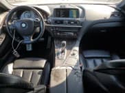 ✅ 2013 BMW 6 Series 650i • VIN: WBAYM9C51DDW20225 • Лот: 67766635. Опубликован ранее на Copart с пробегом 165 045 миль. Бесплатный доступ к архиву аукционных продаж из США и подробный отчёт об истории автомобиля на DreamBid. Изображение 8.