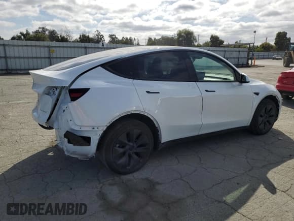 ✅ 2024 Tesla Model Y Long Range • VIN: 7SAYGDEE9RF129219 • Lot: 85298185. Listed on Copart with 13,623 mi. Free auction sales archive from the USA and detailed vehicle history report at DreamBid. Image 3.