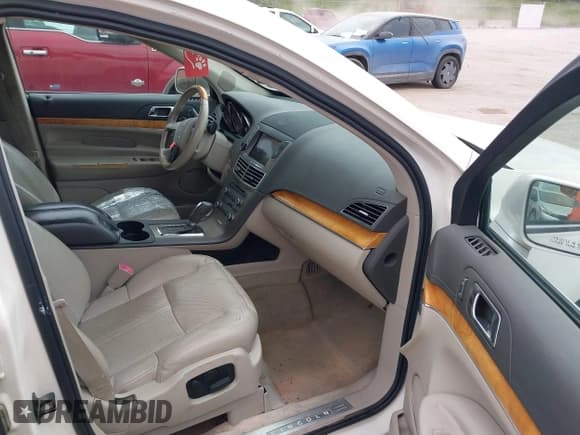 ✅ 2012 Lincoln MKT • VIN: 2LMHJ5FR2CBL52342 • Lot: 42326039. Wystawiony na IAAI z przebiegiem 172 937 mil. Bezpłatny archiwum sprzedaży aukcyjnych z USA i szczegółowy raport historii pojazdu na DreamBid. Zdjęcie 5.