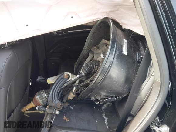 ✅ 2017 Porsche Cayenne • VIN: WP1AA2A24HKA81855 • Lot: 41536393. Listed on IAAI with Not provided. Free auction sales archive from the USA and detailed vehicle history report at DreamBid. Image 12.