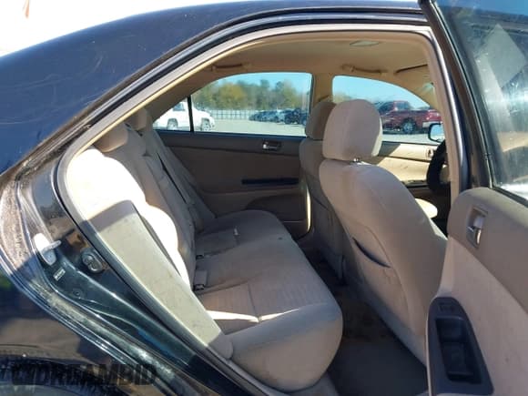 ✅ 2006 Toyota Camry LE • VIN: 4T1BE32K96U156254 • Lot: 43646276. Wystawiony na IAAI z przebiegiem 349 296 mil. Bezpłatny archiwum sprzedaży aukcyjnych z USA i szczegółowy raport historii pojazdu na DreamBid. Zdjęcie 8.