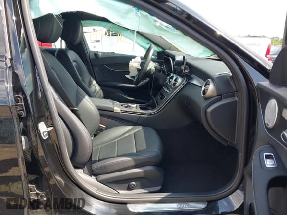 ✅ 2021 Mercedes-Benz C 300 • VIN: W1KWF8EB7MR616058 • Lot: 43017444. Wystawiony na IAAI z przebiegiem 67 905 mil. Bezpłatny archiwum sprzedaży aukcyjnych z USA i szczegółowy raport historii pojazdu na DreamBid. Zdjęcie 5.