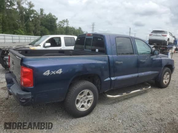 2007 Dodge Dakota SLT z VIN 1D7HW48P17S172567, wystawiony jako Copart lot #70854984 z przebiegiem 156 148 mil mil oraz Czysty tytuł • Clean title. Historia ofert i sprzedaży dostępna na DreamBid. Obrazek 3.