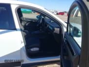 ✅ 2021 Porsche Macan • VIN: WP1AA2A59MLB08627 • Lot: 43028594. Wystawiony na IAAI z przebiegiem 30 803 mil. Bezpłatny archiwum sprzedaży aukcyjnych z USA i szczegółowy raport historii pojazdu na DreamBid. Zdjęcie 5.